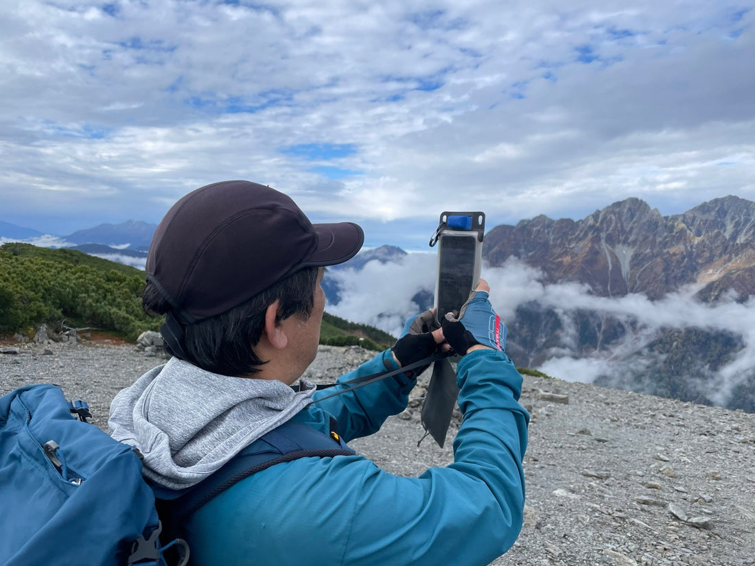 変わりやすい山の天気にも強い|登山で頼れるエアポンプ搭載防水ケース - Sweetleaff