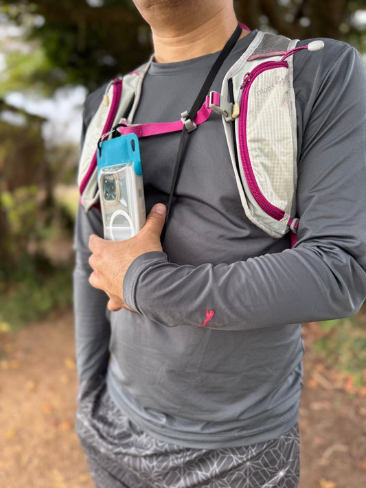 突然の雨にも動じない｜登山で真価を発揮するエアポンプ搭載防水ケース - Sweetleaff