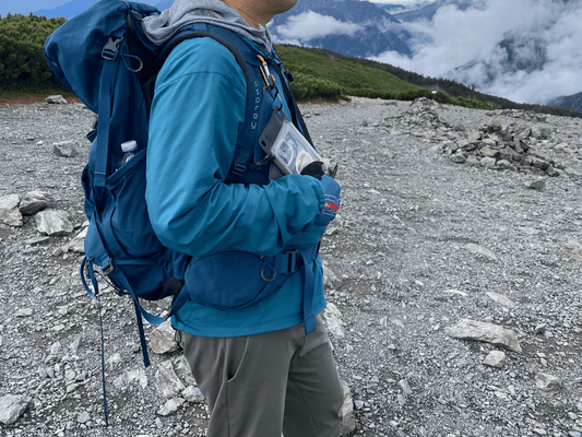 長時間の山行でも安心｜縦走登山で頼れるエアポンプ搭載防水ケース - Sweetleaff