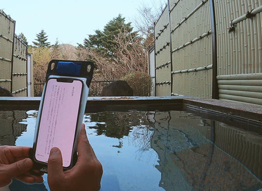 登山後のひとときを快適に｜お風呂や温泉でも使えるエアポンプ搭載防水ケース - Sweetleaff
