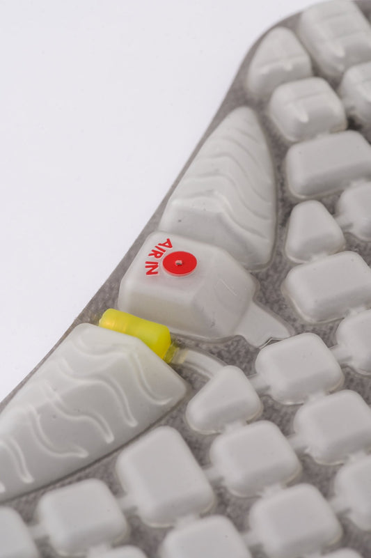 インソールのエアポンプ技術を徹底解説｜構造・仕組み・信頼性の理由とは - Sweetleaff